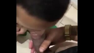 Video gay safado chupando pau do amigo