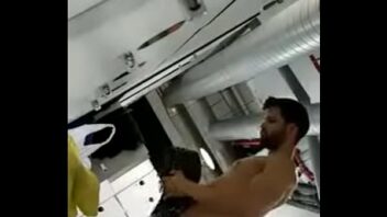 Video gay sexo escondido no vestiario de futebol