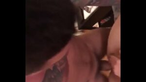 Video mamando no saco homem gay