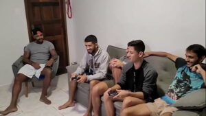 Video porno de gay brasileira dando e gritando