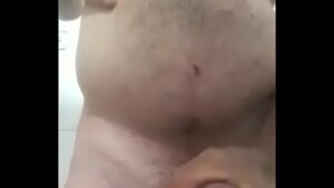 Video porno gay coroas se masturbando