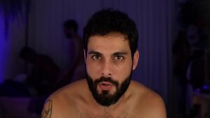 Video pornô gay metendo sem dor e chorou