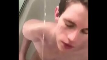 Video porno gay passivo amarrado usado mijo cuspe e porra