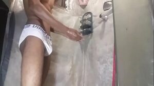 Video porno gay picante tio de cueca
