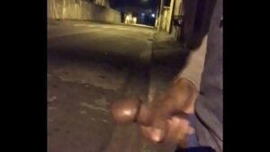 Video porno gay sem camisa na rua