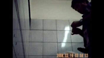 Video sexo gay no banheiro brasil