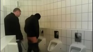 Videos amador banheiro gay