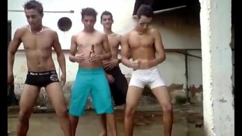 Videos de gay dancando nus no pornhub