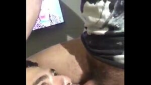 Videos de gays chupando bucetas cheia de porra