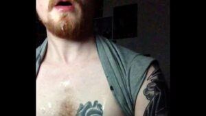 Videos de sexo entre adolecentes gays levando gozada na cara