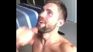 Videos de sexo gay chupando até gozar na boca