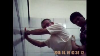 Videos gay gratis banheiro