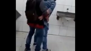 Videos gays de sexo em banheiros publicos