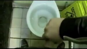 Videos gays flagrantes nos banheiros