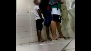 Videos gays xvideo caseiro pegação no banheiro público
