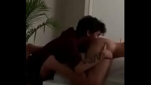 Videos massagem gay beijo grego