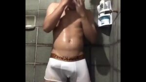 X video gay boy banho chuva de porra