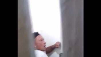 X video gay caminhoneiro no banheiro foda