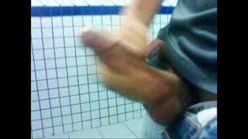 X videos gay fudendo amigo no banheiro da escola