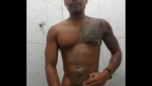 X vídeos gay olhando padrasto tomar banho
