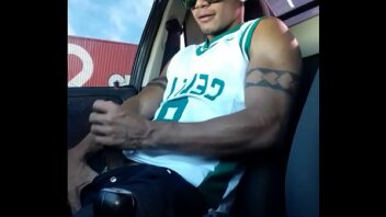 Xvideo gay tatuado branquelo dano pra roludo na favela amador