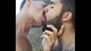Xvideos.com brasileirinho vai fazer boquete em indio gay