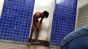 Xvideos gay espiando meu vizinho no banho