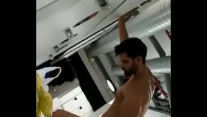 Xvideos gay espiando no banho