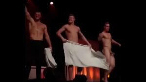 Xvideos gay tirando a toalha