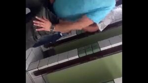 Xvideos gays flagras banheiro