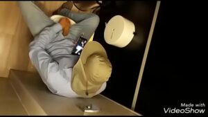 Xvideos porno gay flagra operarios em banheiro
