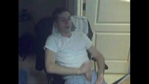 29 year old gay biys playing on in webcam