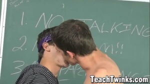 Aluno gay na escola porno