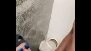 Amigos gays banheiro xvideos
