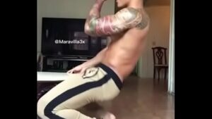 Axvideo gay homem rebolando