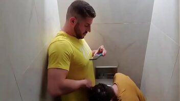 Banheiro da.praca ijui sexo.gay