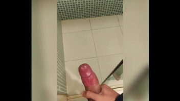 Beijo gay novinhos gay online fofo banheiro chuveiro ga