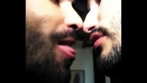 Beijos gay profundos