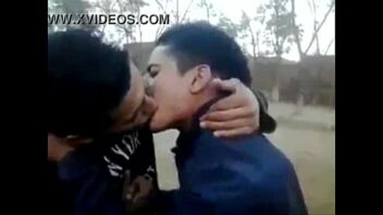 Como e dar 1 beijo gay