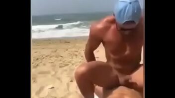 Crimes gay numa praia