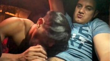 Dentista gay pagando boquete pro cliente