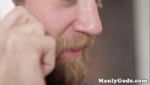 Dentista musculoso faz sexo gay com homem big musculoso
