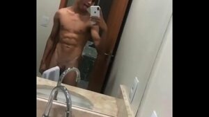 Empregado comendo o c do brasileiro novinho gay
