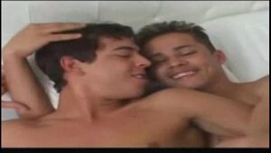 Filmes porno gay latinos novinhos suruba