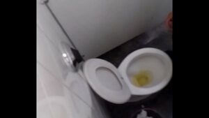 Flagra gay banheiro porno