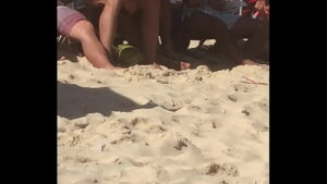 Flagra gays fazendo sexo na praia