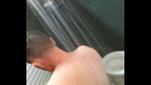 Flagras de homens no banho gay