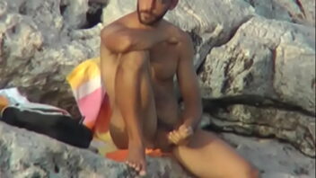 Flagras gay na praia naturista