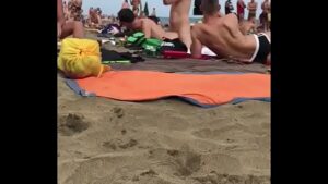 Foda gay em praia de nudismo bareback