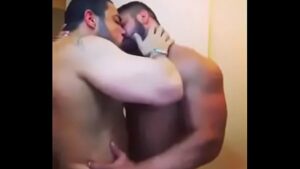 Gay besos teen kiss flagra